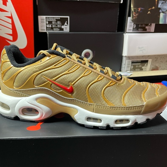 nike air max plus qs metallic gold